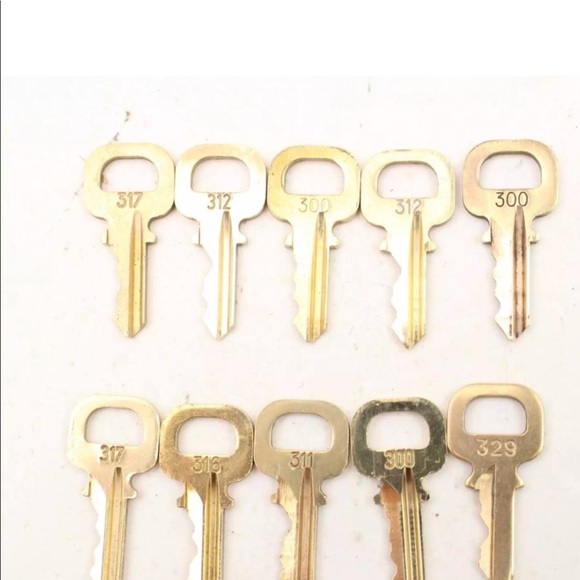 Louis Vuitton Padlock & Key - Picture 6 of 8